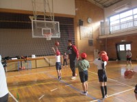 シュートの仕方を教わりました