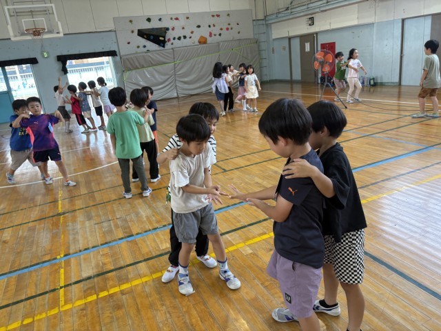 ２年生と一緒にじゃんけん列車！