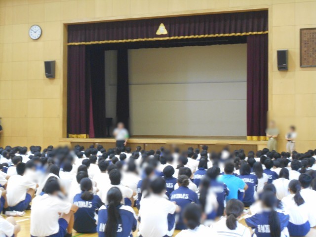 八王子警察署の方から不審者対応についての講演及び指導