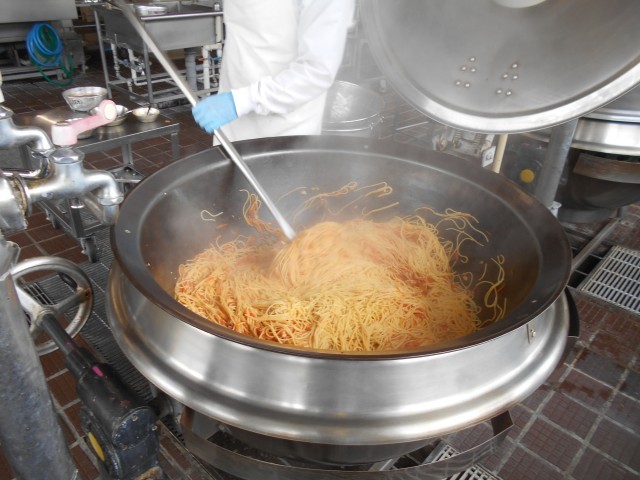 八王子ナポリタンの調理の様子