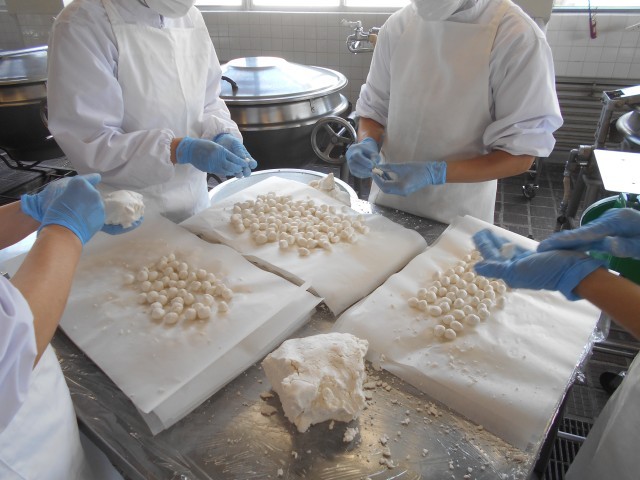 白玉を作る様子