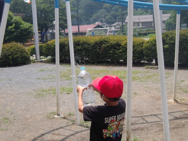 大きいペットボトルから発射！