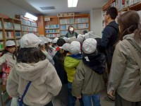 図書館内を見学しました