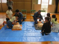 4年生　心肺蘇生・AED操作訓練