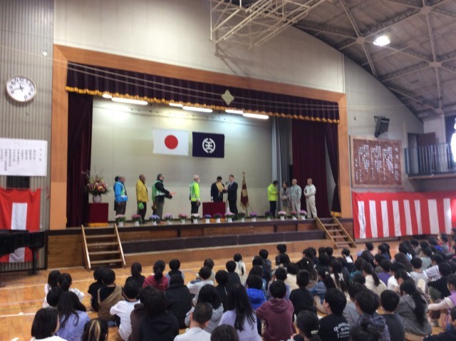 交通ボランティアさんへ感謝状を