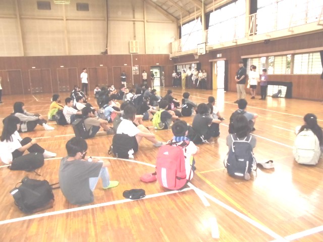 出発式：雨の中でのお見送りありがとうございました