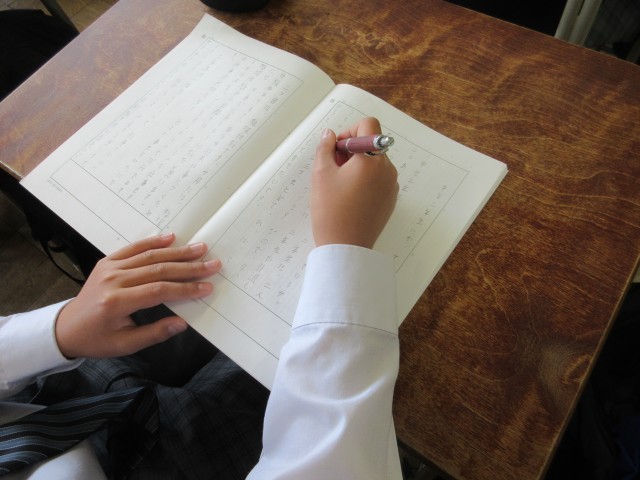 「２年生になって」という題名で作文を書きました。