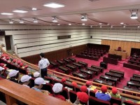八王子市役所　議場見学