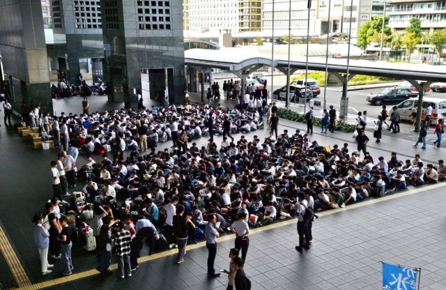 京都駅前　解散式