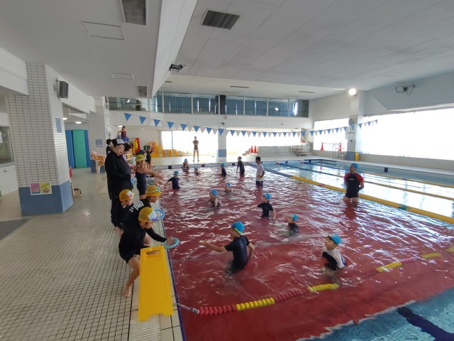 輪投げをしています