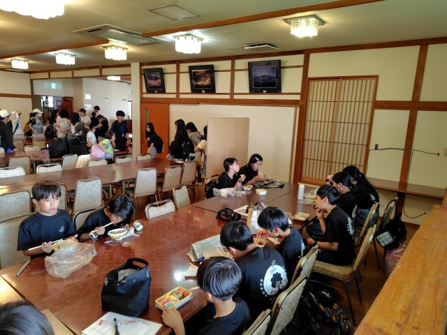 昼食中