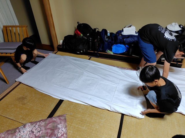 布団をしいてます