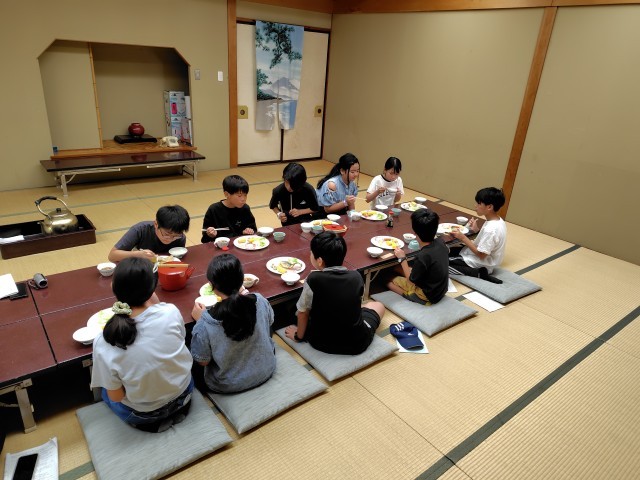 朝食の様子