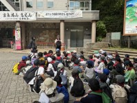 ケーブルカー乗り場の清滝駅前